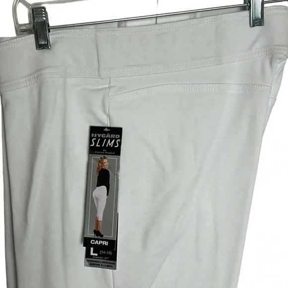NYGARD Slims white Capri pants.Slims flattens, sculpts,pull on capri pants - Picture 5 of 11